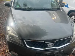 Grau Gebraucht 2010 Kia Ceed Kombi | 3.000 € (Guter Preis)
