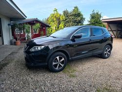Schwarz Gebraucht 2015 Nissan Qashqai SUV | 10.990 € (Guter Preis)