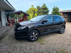 Schwarz Gebraucht 2015 Nissan Qashqai SUV | 11.490 € (Fairer Preis)