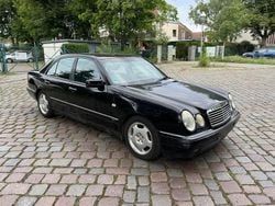 Schwarz Gebraucht 1997 Mercedes E420 Avantgarde Limousine | 5.900 €