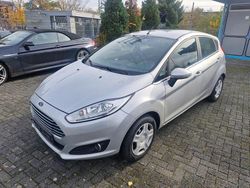 Silber Gebraucht 2013 Ford Fiesta Titanium Limousine | 2.450 €