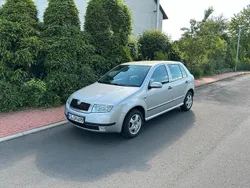Silber Gebraucht 2002 Skoda Fabia Kleinwagen | 900 € (Guter Preis)