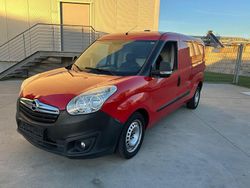 Rot Gebraucht 2014 Opel Combo Van | 4.400 € (Etwas zu teuer)