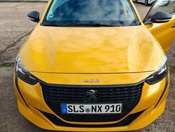 Gelb Gebraucht 2020 Peugeot 208 Kleinwagen | 8.000 € (Fairer Preis)