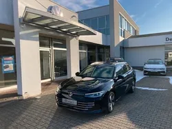Schwarz Gebraucht 2024 VW Passat Elegance Kombi | 38.700 € (Teuer)