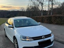 Weiß Gebraucht 2013 VW Jetta Limousine | 6.400 €
