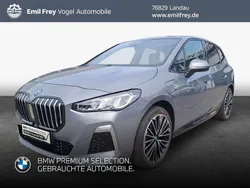 Grau Gebraucht 2022 BMW 230e Active Tourer M Sport Van / Kleinbus | 32.990 €