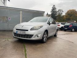 Grau Gebraucht 2011 Renault Scénic III Van / Kleinbus | 2.000 €