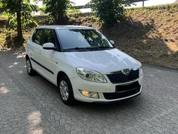 Weiß Gebraucht 2011 Skoda Fabia Kleinwagen | 3.900 € (Fairer Preis)