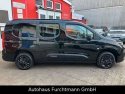 Schwarz perla nera metallic Gebraucht 2024 Citroën Berlingo Van / Kleinbus | 29.990 € (Etwas zu teuer)