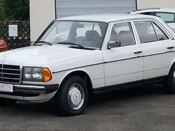 Weiß Gebraucht 1983 Mercedes 200 Limousine | 19.999 €