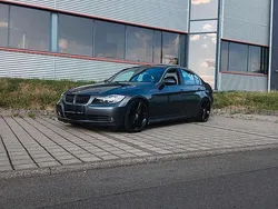Grau Gebraucht 2006 BMW 325 Sport Line Limousine | 8.500 €