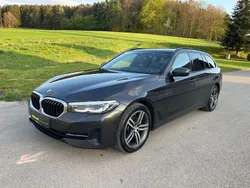 Grau Gebraucht 2021 BMW 520 Kombi | 23.499 € (Guter Preis)