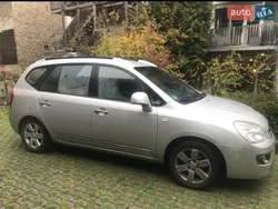 Grau Gebraucht 2009 Kia Carens 2 Van / Kleinbus | 1.500 €