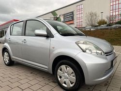 Silber Gebraucht 2006 Daihatsu Sirion Kleinwagen | 999 € (Fairer Preis)