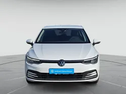 Oryxweiß perlmutteffekt Gebraucht 2024 VW Golf VIII Move Limousine | 24.880 € (Guter Preis)