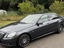 Grau Gebraucht 2010 Mercedes E250 Elegance Limousine | 11.990 € (Fairer Preis)