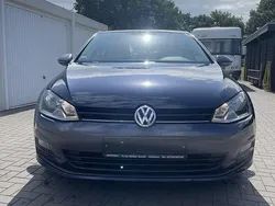 Blau Gebraucht 2016 VW Golf VII Comfortline Kleinwagen | 8.900 € (Fairer Preis)