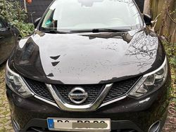 Schwarz Gebraucht 2016 Nissan Qashqai N-Connecta SUV | 13.500 € (Fairer Preis)