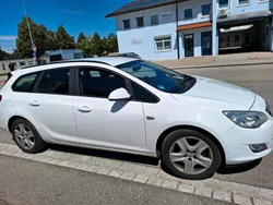 Weiß Gebraucht 2012 Opel Astra Kombi | 4.700 € (Fairer Preis)