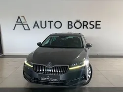 Grau Gebraucht 2022 Skoda Superb Style Limousine | 18.890 € (Etwas zu teuer)