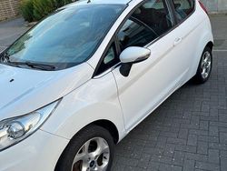 Weiß Gebraucht 2010 Ford Fiesta Kleinwagen | 2.000 € (Superpreis)