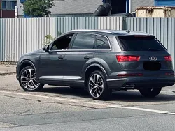 Grau Gebraucht 2018 Audi Q7 Sport SUV | 32.900 €