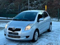 Grau Gebraucht 2007 Toyota Yaris Limousine | 6.499 € (Etwas zu teuer)
