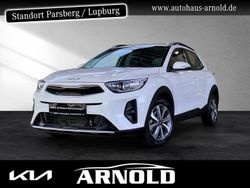 Weiß (schneeweiss) Gebraucht 2024 Kia Stonic Vision SUV | 20.350 € (Fairer Preis)