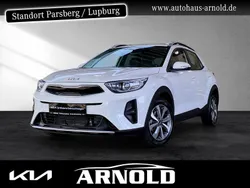 Weiß (schneeweiss) Gebraucht 2024 Kia Stonic Vision SUV | 20.350 € (Guter Preis)