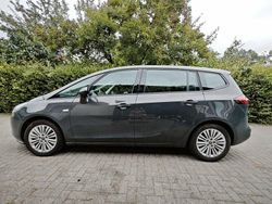 Grau Gebraucht 2016 Opel Zafira Tourer Edition Van / Kleinbus | 7.499 € (Fairer Preis)