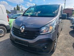 Grau Gebraucht 2015 Renault Trafic Expression Van | 12.999 € (Fairer Preis)