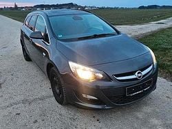 Grau Gebraucht 2014 Opel Astra Kombi | 4.900 € (Fairer Preis)