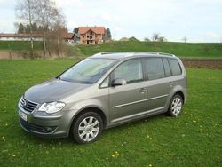 Grau Gebraucht 2007 VW Touran Van / Kleinbus | 12.490 €
