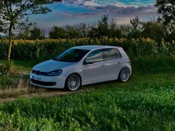 Weiß Gebraucht 2010 VW Golf VI R Kleinwagen | 8.400 €