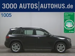 Nachtschwarz Gebraucht 2021 Mercedes GLB200 Style SUV | 21.980 €