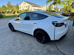 Weiß Gebraucht 2022 Tesla Model Y Long Range SUV | 33.500 € (Fairer Preis)