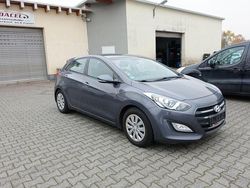 Grau Gebraucht 2015 Hyundai i30 Limousine | 4.900 € (Fairer Preis)
