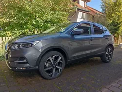 Grau Gebraucht 2017 Nissan Qashqai Tekna SUV | 16.950 € (Fairer Preis)