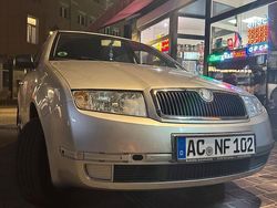 Silber Gebraucht 2001 Skoda Fabia Kleinwagen | 1.600 €