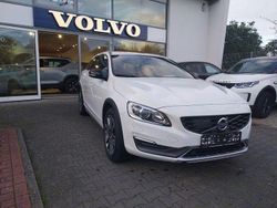 Weiß Gebraucht 2015 Volvo V60 CC Summum Kombi | 15.900 € (Teuer)