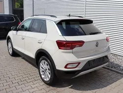 Ascotgrau Gebraucht 2023 VW T-Roc Life SUV | 25.940 € (Guter Preis)