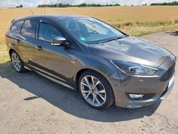Andere außenfarben Gebraucht 2018 Ford Focus ST-Line Kombi | 18.000 € (Teuer)