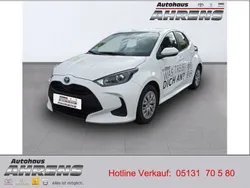 Schneeweiß Gebraucht 2023 Toyota Yaris Hybrid Comfort Kleinwagen | 20.900 € (Fairer Preis)