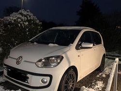 Weiß Gebraucht 2015 VW up! CLUB Kleinwagen | 5.700 € (Fairer Preis)