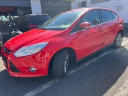 Rot Gebraucht 2013 Ford Focus Titanium Limousine | 2.500 € (Superpreis)