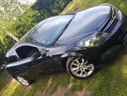 Schwarz Gebraucht 2005 Opel Astra Sport Coupé | 1.890 € (Fairer Preis)