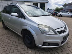 Silber Gebraucht 2006 Opel Zafira Van / Kleinbus | 999 €