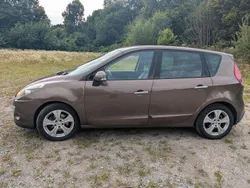 Braun Gebraucht 2011 Renault Scénic III Expression Van / Kleinbus | 2.600 € (Fairer Preis)