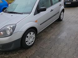 Silber Gebraucht 2006 Ford Fiesta Limousine | 2.200 € (Fairer Preis)